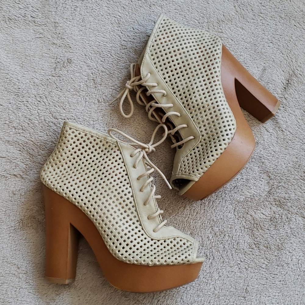 Qupid platform open toe lace up booties